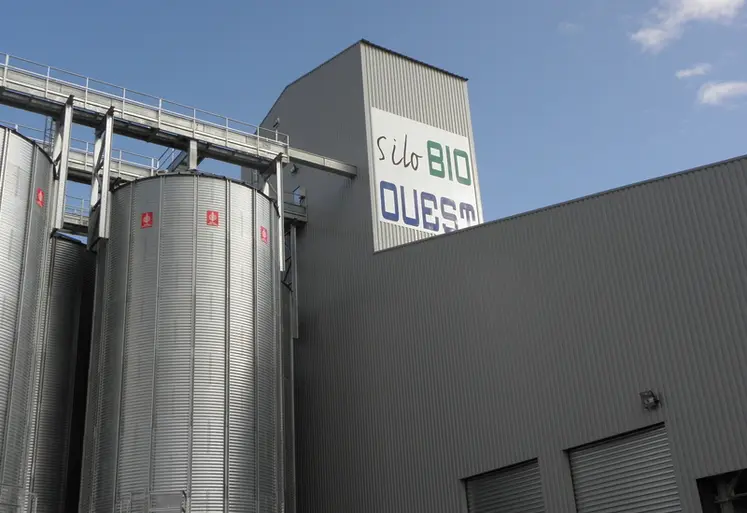 <em class="placeholder">Silo de stockage de céréales bio.</em>
