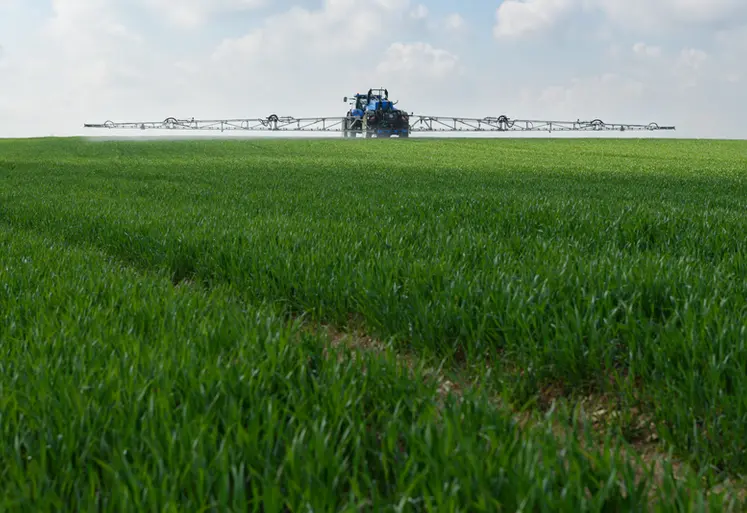 <em class="placeholder">avril 2002 - rinçage du pulvérisateur après application d'un mélange fongicide et raccourcisseur sur blé tendre</em>