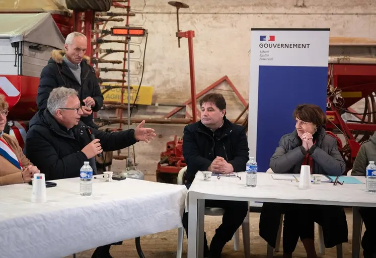 <em class="placeholder">Eric Thirouin, président de l'AGPB, face à la ministre Annie Genevard.   </em>