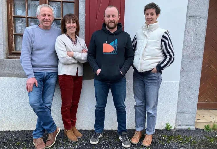 <em class="placeholder">Michel, Madeleine, Cédric Andere et Kattin Inschauspé, associés du Gaec Gaztelü Gat</em>