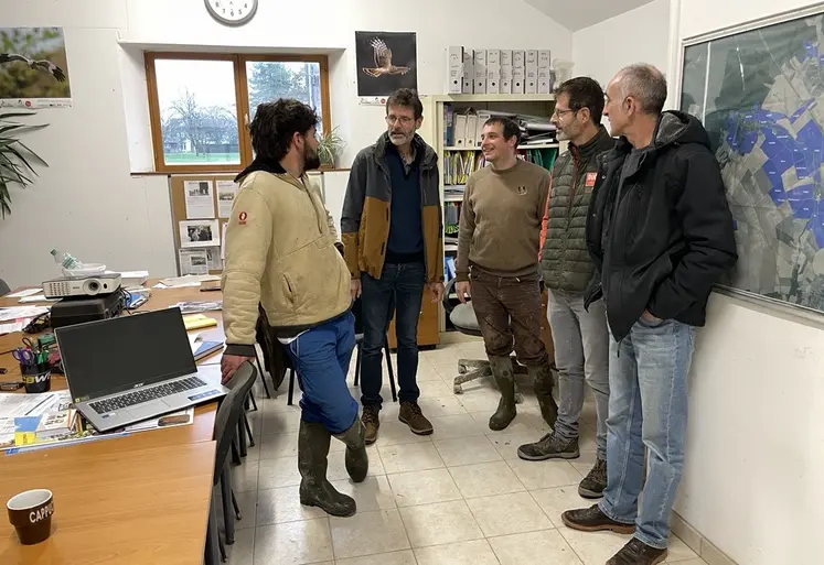 Groupe d'agriculteurs de la SEP de Bord à Brienon-sur-Armançon dans l'Yonne 