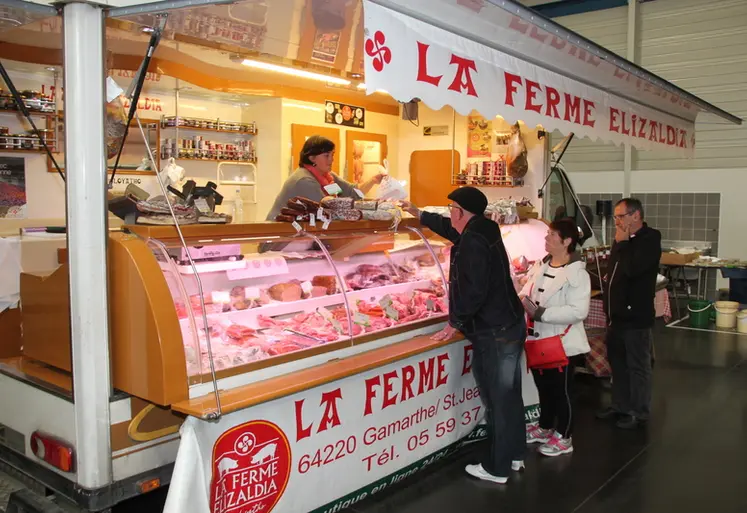 <em class="placeholder">vente en direct des produits de la ferme Elizaldia, basée à Gamarthe dans le Pays Basque, dans les Pyrénées-atlantiques. exploitation porcine de Maïté et Jean-Baptiste ...</em>