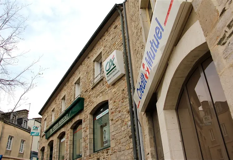 <em class="placeholder">Banques Crédit Mutuel et Crédit Agricole à Bricquebec dans la Manche. Secteur bancaire français.banque assurance. financement de la filière agricole. prêt pour ...</em>