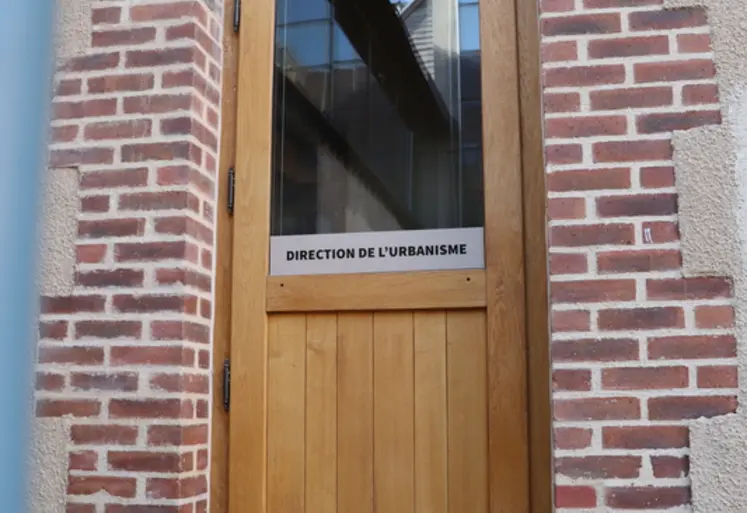 <em class="placeholder">Entrée du services de l’urbanisme de la préfecture de Troyes</em>