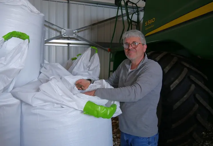 <em class="placeholder">Alexis Bouchard, agriculteur à Digny (Eure-et-Loir),"je privilégie l’utilisation d’engrais simples de type P38. Les apports sont quasi systématiques sur betterave, ...</em>