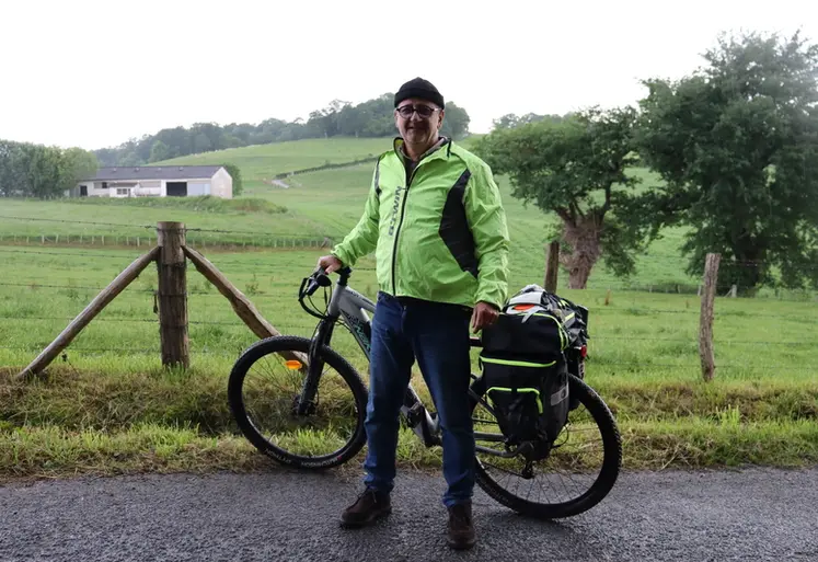 <em class="placeholder">Dominique Lataste à vélo au Pays basque</em>