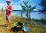 Guillaume Chamouleau, agriculteur en Charente, devant une réserve collective.