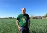 <em class="placeholder">Laurent Lambert, agriculteur dans la Vienne, dans une parcelle de Cive.</em>