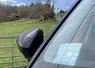 <em class="placeholder">Voiture de médecin arrêtée dans la campagne</em>