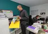 <em class="placeholder">Agriculteur effectuant des taches administratives dans son bureau.</em>