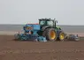 <em class="placeholder">Implantation des céréales. semis enrobé d'orge de printemps avec un semoir 27 rangs de marque Lemken Solitair 9.  tracteur John Deere 6210R type PM pro Direct Drive avec ...</em>