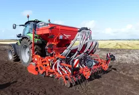 Le semoir pneumatique e-drill maxi plus de Kverneland 