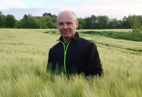 Frédéric Pagès, agriculteur à Vaissac (Tarn-et-Garonne)   "La moisson de l'orge est anticipée à 18-20 % d’humidité des grains dès les premiers jours de juin. Les ...