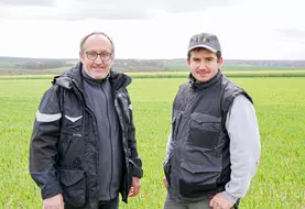 Pascal et Louis Guérin, agriculteurs à Billy-lès-Chanceaux (21) :«Cette campagne, nous n'avons pas pu intervenir pour biner les colzas à cause de la météo. Mais le ...