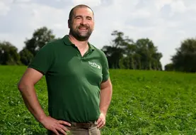 <em class="placeholder">Nicolas Danieau, agriculteur à l&#039;Herbergement (Vendée)&quot; Le rendement moyen en fibre du chanvre est de 6 à 6,5 t/ha avec une marge de l’ordre de 600 à 700 €/ha (1200 ...</em>