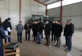 <em class="placeholder">Les agriculteurs adhérents de Ceta se réunissent régulièrement pour visiter des installations agricoles ou en tours de plaines.</em>