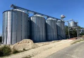 <em class="placeholder">Silo de stockage de céréales en cellules en Eure-et-Loir sur une exploitation agricole</em>