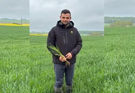 <em class="placeholder">Antoine Prévost, exploitant agricole à Foucherolles, dans son champ de blé au printemps 2025.</em>