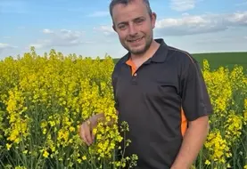 <em class="placeholder">Alexandre Smessaert, agriculteur à Roy-Boissy dans l’Oise</em>
