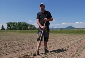 <em class="placeholder">Matthieu Kohler, agriculteur à Sélestat (67) :« Ma priorité numéro 1 avec l&#039;épandage de produits résiduaires organiques est l&#039;enrichissement de mes sols en matière ...</em>