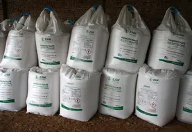 <em class="placeholder">Stockage en big bag des engrais azotés, permettant une longue conservation.  Sac d&#039;ammonitrate. Fertilisation des cultures. Marché des fertilisants.</em>