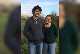<em class="placeholder">Mathieu Etchegaray à gauche et Fanny Auclair, à droite, associés du Gaec Hachtoya à Domezain-Berraute</em>