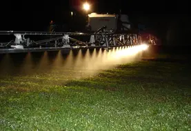 <em class="placeholder">Traitement de nuit dans une parcelle de grandes cultures.</em>