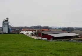 <em class="placeholder">Bâtiment de ferme d'élevage</em>