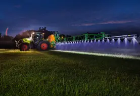 <em class="placeholder">Pulvérisateur sur une parcelle dans la nuit.</em>