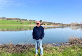 <em class="placeholder">Patrick Gaillard, président de l'ASA de Maison Basse devant une réserve de substitution.</em>