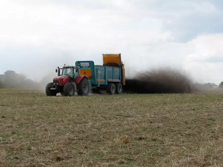 Les possibilités d’apports sont limitées et souvent coûteuses pour le phosphore en agriculture biologique. © G. Coisel