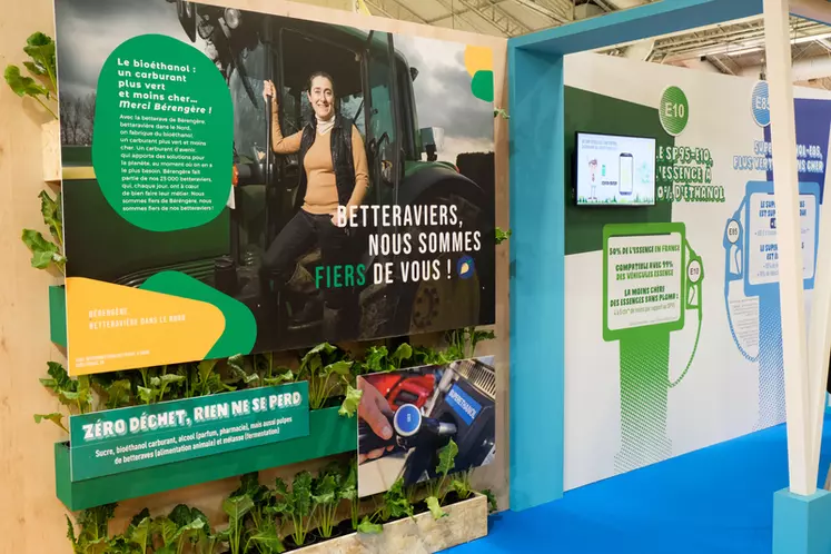 Stand de promotion du bioéthanol au Salon de l'agriculture. L'E85 touche désormais un large public attiré par le prix attractif à la pompe. © G. Omnès