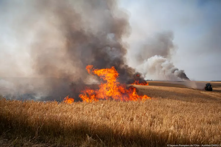 Faciliter la coordination des manœuvres entre pompiers et agriculteur sera l'un des défis à relever pour limiter l'ampleur des incendies. © Y.-A. ...