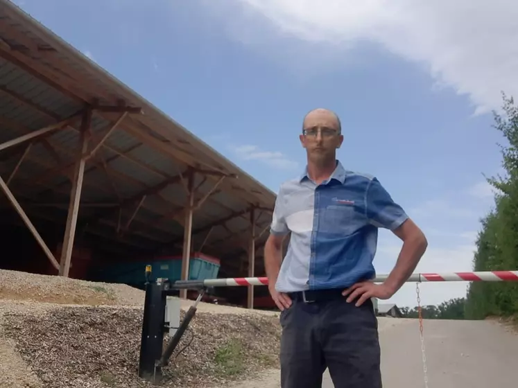 Après plusieurs vols sur sa ferme, Jérôme Commaret a installé une barrière pour barrer l'accès aux véhicules de l'entrée la plus isolée.