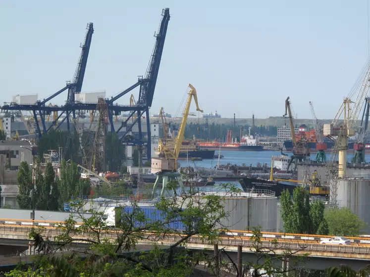 Photo d'archive du port d'Odessa. Le redémarrage du transport de céréales depuis les ports ukrainiens a focalisé l'attention de la planète.