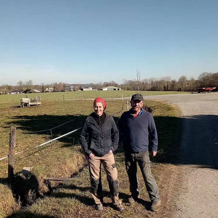 Amélie Menvielle et Jean-Yves Claverie, agriculteurs à Gardères (65)   "Depuis trois ans, nous testons l’emploi d’une herse étrille avant semis du maïs pour détruire les adventices."