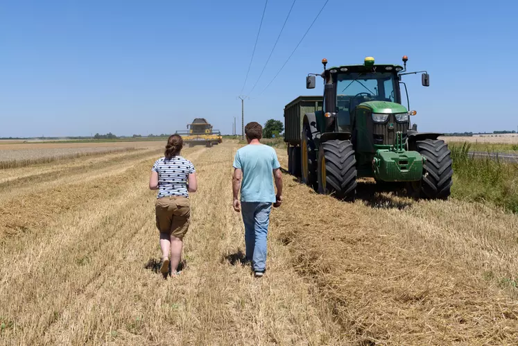 La transmission d'une exploitation agricole familiale revêt des enjeux humains à prendre en considération.