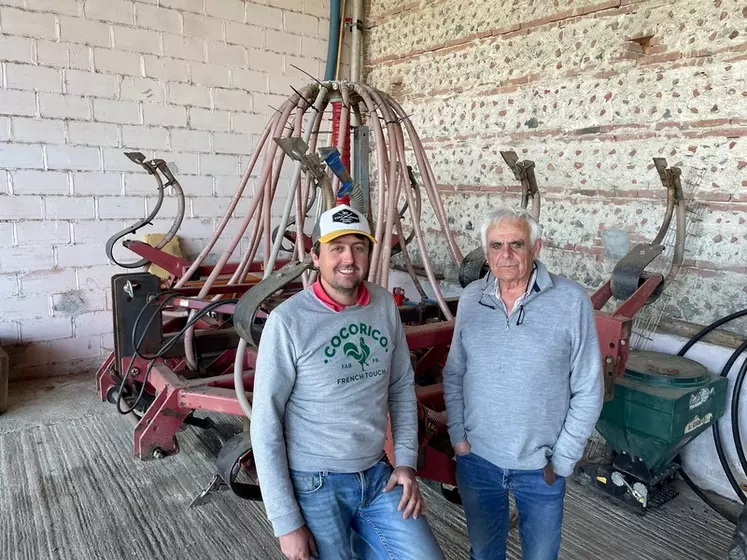 Thibaut et Dominique de Vulpillières, agriculteurs à Lavernose (Haute-Garonne),  "20 hectares est consacré chaque année au soja en dérobé."