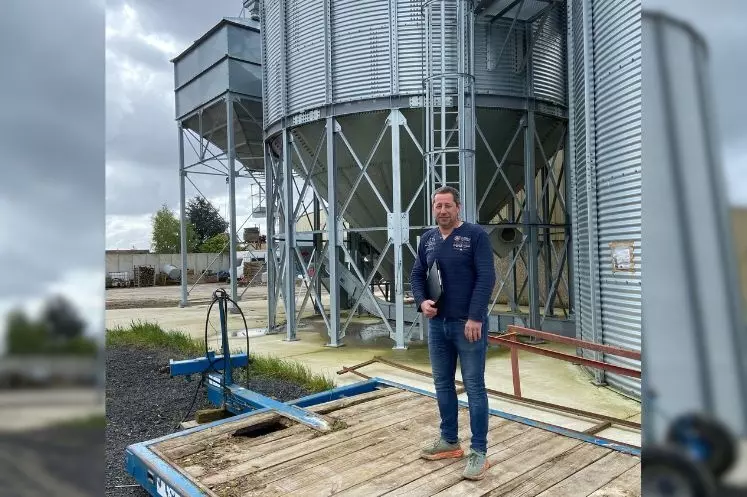 Jérôme Armand, céréalier et maraîcher à Villejust, dans l'Essonne a investi dans des cellules extérieures de stockage des céréales d'une capacité de 400 tonnes.