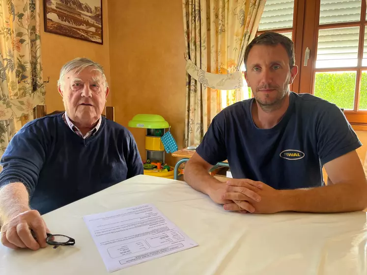 Thibaud Guillou, agriculteur, et son père retraité Jean, dans l’Eure-et-Loir (Luplanté)