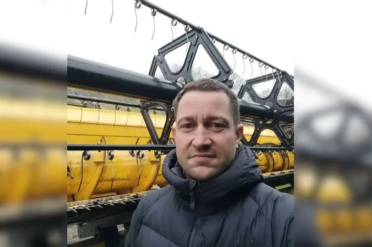 <em class="placeholder">Olivier Cosnard, agriculteur à Ombrée d’Anjou (49), devant une machine.</em>