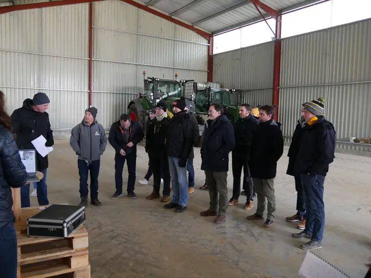 <em class="placeholder">Les agriculteurs adhérents de Ceta se réunissent régulièrement pour visiter des installations agricoles ou en tours de plaines.</em>