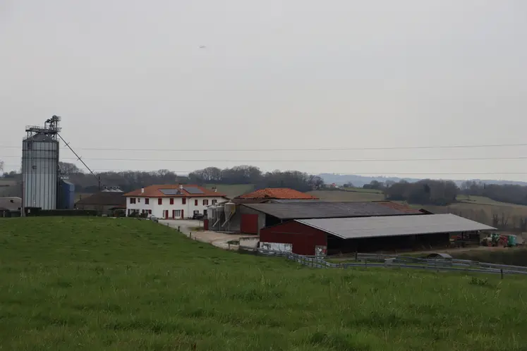 <em class="placeholder">Bâtiment agricole avec toiture photovoltaïque</em>