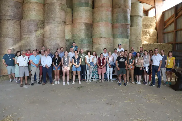 <em class="placeholder">Des agriculteurs, des syndicalistes, des juristes et des accompagnateurs RH, à l&#039;étable de Mézenc à Saint-Front.</em>