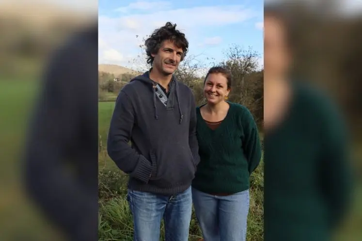 <em class="placeholder">Mathieu Etchegaray à gauche et Fanny Auclair, à droite, associés du Gaec Hachtoya à Domezain-Berraute</em>