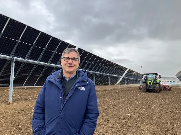 <em class="placeholder">Pierre Coisnon, agriculteur et président de la société Les 3 Laboureurs, devant ses panneaux photovoltaïques.</em>