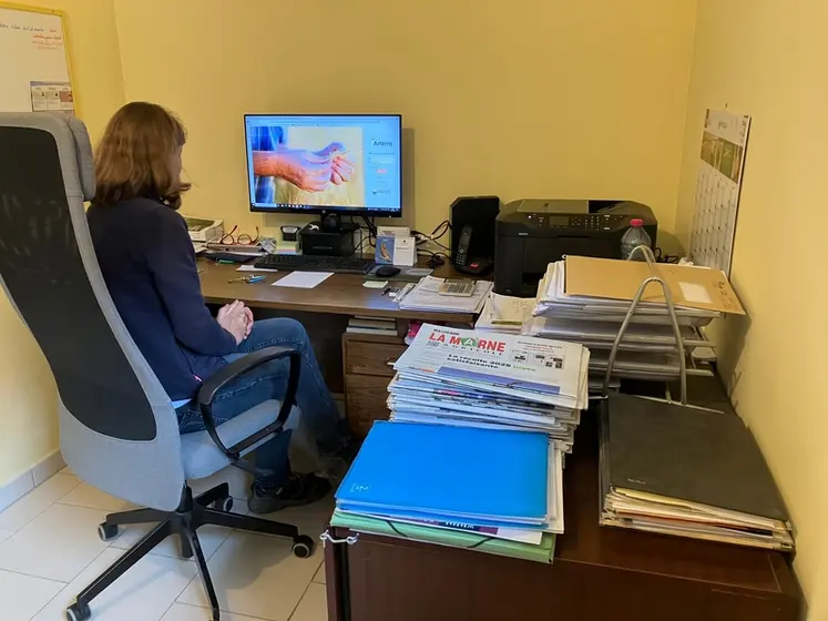 <em class="placeholder">Bureau d'une agricultrice</em>