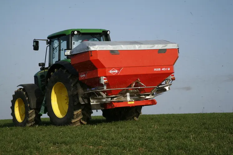 <em class="placeholder">Epandeur d'engrais Kuhn</em>