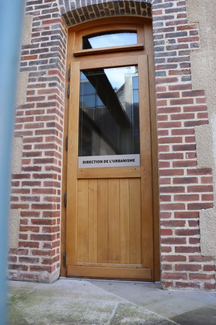 <em class="placeholder">Entrée du services de l’urbanisme de la préfecture de Troyes</em>
