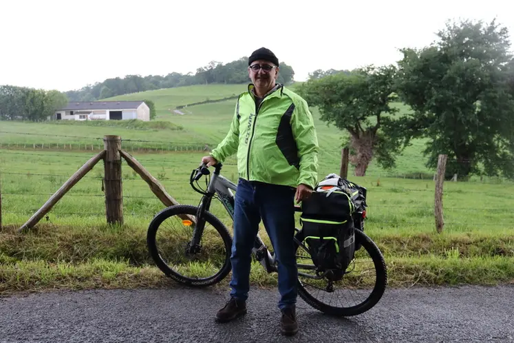 <em class="placeholder">Dominique Lataste à vélo au Pays basque</em>